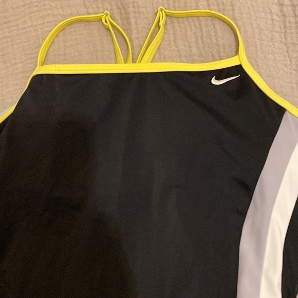 Nike one pices swimwear. Size 8 - Picture 2 of 11